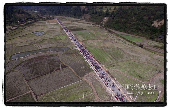 1700桌合攏宴，總長3.7公里，10380人同桌就餐，創(chuàng)歷史之最